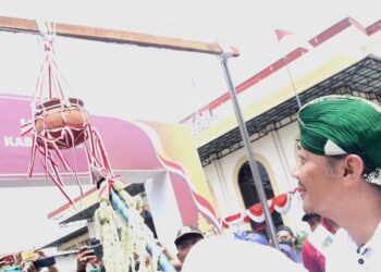 Pecahkan Kendil Ketika Daftar Ke KPU, Deny Widyanarko : Memecah Bumbung Kosong