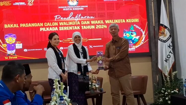 Pasangan Ferry Silviana Feronica dan Regina Nadya Suwono Bakal Daftar Ke KPU Kota Kediri
