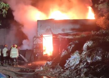 Diduga Konsleting Listrik, Gudang Rongsok di Gogorante, Ngasem, Kediri, Terbakar