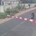 Viral Di Media Sosial, Warga Kediri Tabrak Palang Pintu Kereta Api Hingga Terpental.