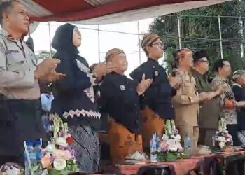 Bak Pawai Agustusan, Kirab Maskot Pilkada Kota Blitar Diramaikan Berbagai Kelompok Seni