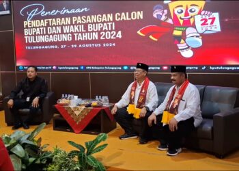 Hari Pertama, KPU Tulungagung Menerima Paslon Maryoto – Didik Daftar Cabup Dan Cawabup