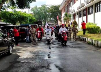 Naik Vespa, Paslon Dhito Pramono – Dewi Maria Ulfa Daftar ke KPU Kabupaten Kediri