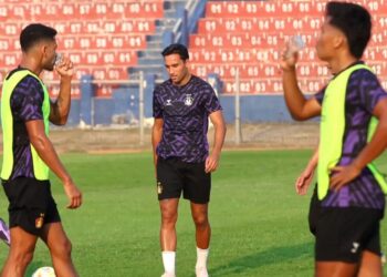 Ezra Walian Akan Kembali Menjadi Starting Line Up Saat Menjamu Malut United