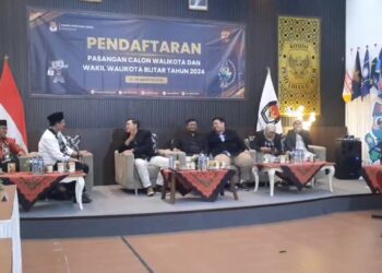 Diarak Bantengan Bambang-Bayu Resmi Daftar Pilwali 2024 Di Kota Blitar