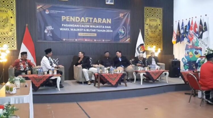 Diarak Bantengan Bambang-Bayu Resmi Daftar Pilwali 2024 Di Kota Blitar