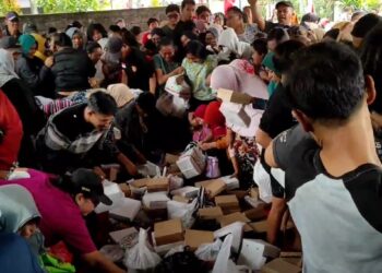 Ricuh, Warga Berebut Nasi Bersih Desa di Ngasem Kabupaten Kediri