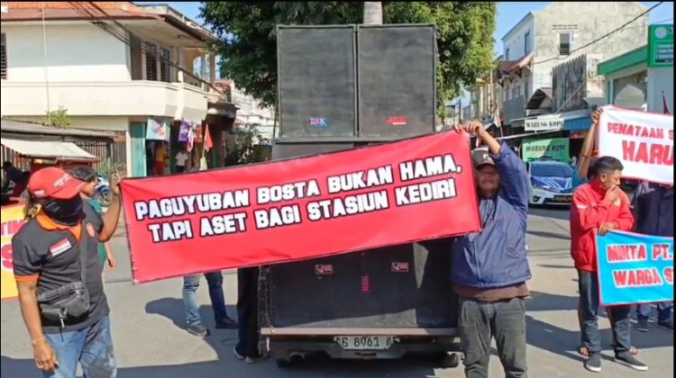 Aksi Damai Bosta Terkait Penataan Lahan di Stasiun Kediri