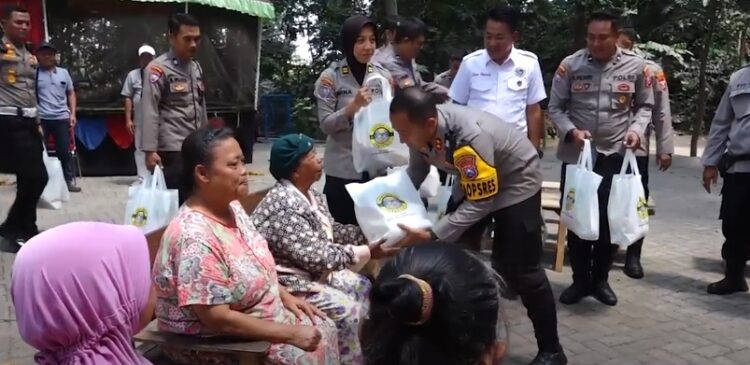 Kapolres Kediri Kota Kunjungi Warga Tosaren