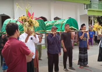 Jenazah Kakak Beradik Korban Pembunuh Dimakamkan