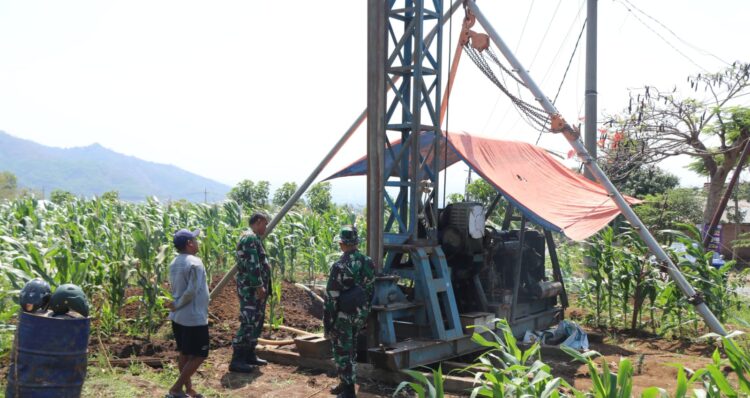 Satgas TMMD ke 122 Kodim 0809 Kediri Bangun Sumur Bor Untuk Memenuhi Kebutuhan Air Warga