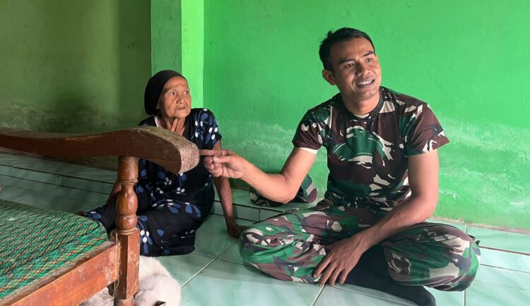 Warga Pagung Sambut Hangat Anggota TNI Satgas TMMD Ke-122 Menginap Dirumah Warga