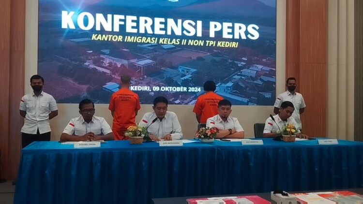 Dua WNA Asal Belanda dan Filipina Diamankan Kantor Imigrasi Kediri