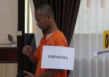 Rekonstruksi Pelemparan Kayu Berpaku Terhadap Santri