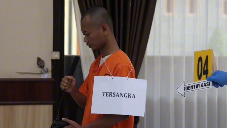 Rekonstruksi Pelemparan Kayu Berpaku Terhadap Santri