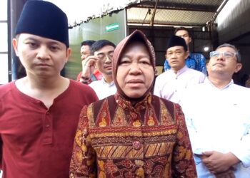 Kampanye Di Trenggalek Risma Kunjungi Pabrik Rokok 