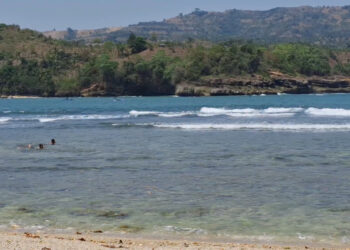 Pantai Sawahan Ombo Tulungagung, Hidden Gem Yang Masih Sepi Dan Asri