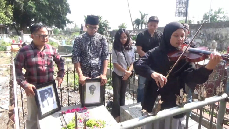Peringati Sumpah Pemuda, Kelompok Pemuda Ziarah ke Makam WM Van Eldik, Guru Musik WR Supratman