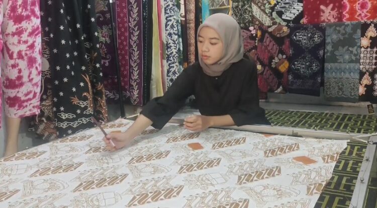 Mahasiswi Kediri Sukses Tekuni Usaha Batik