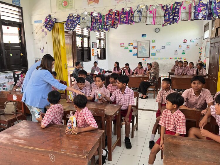Sosialisasi Bahaya Narkoba Pada Pelajar SD Oleh Mahasiswa Fakultas Hukum Unita