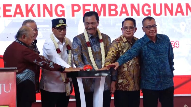 Luhut Binsar Panjaitan Resmikan Bandar Udara Dhoho Kediri