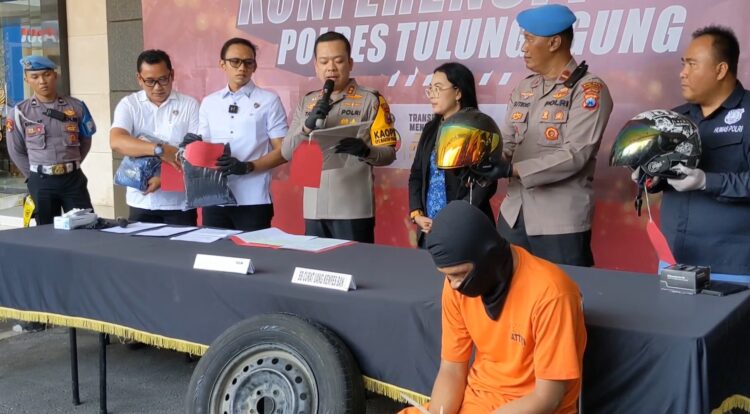 Polisi Tangkap Seorang Anggota Komplotan Maling Bermodus Tusuk Ban