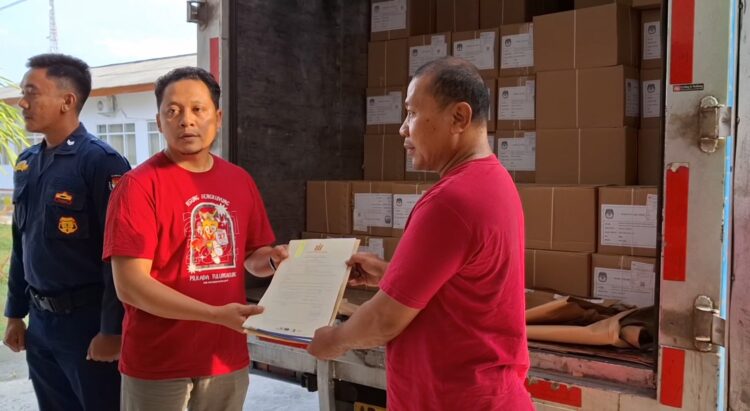 Ratusan Ribu Surat Suara Pilkada Tulungagung Datang di KPU