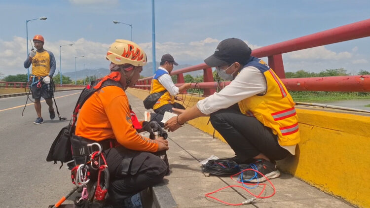 Persiapan Uji Beban Jembatan Semampir Ditutup Sementara
