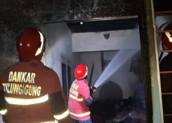 Diduga Akibat Konsleting Listrik, Sebuah Rumah Ludes Terbakar