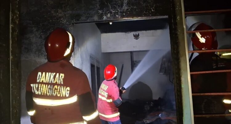 Diduga Akibat Konsleting Listrik, Sebuah Rumah Ludes Terbakar