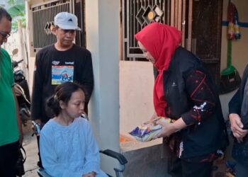 Dua Remaja Terlantar, Setelah Jadi Yatim Piatu, Terima Bantuan Kewirausahaan Dari Kemensos Dan Relawan 