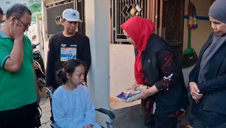 Dua Remaja Terlantar, Setelah Jadi Yatim Piatu, Terima Bantuan Kewirausahaan Dari Kemensos Dan Relawan 