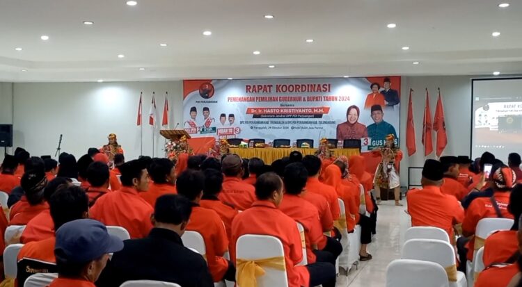 Hasto Minta Seluruh Kader Di Trenggalek Tingkat RT Door To Door Jelang Pilgub Jatim
