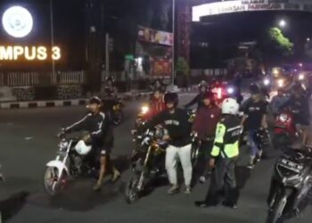 Polisi Bubarkan Konvoi dan Amankan Puluhan Kendaraan Bermotor Saat Razia di Kota Blitar