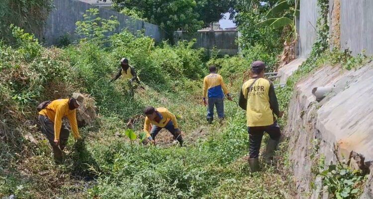 Bersih Bersih Sungai Untuk Mencegah Terjadinya Banjir