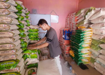 Bantuan Sembako Bagi Masyarakat di Kota Blitar Membuat Penjualan Beras Sekarat