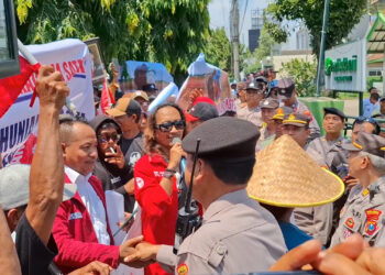 Ratusan Warga Satak Demo Ke Perhutani Kediri Dan Sempat Blokir Jalan
