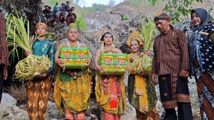 Ritual Adat Manten Kucing, Tradisi Unik Masyarakat di Desa Pelem Memohon Hujan