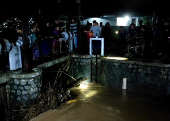 Hujan Deras Sebabkan Sungai Bendo Krosok Meluap dan Merendam Puluhan Rumah di Kediri