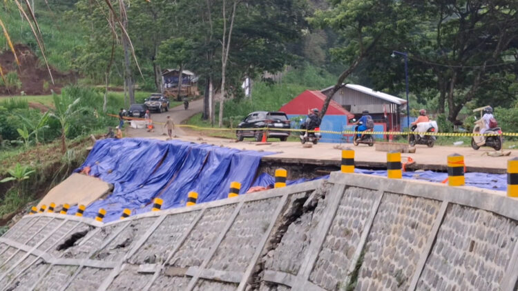 Jalur Alternatif Tulungagung – Trenggalek Di Wilayah Pagerwojo Longsor