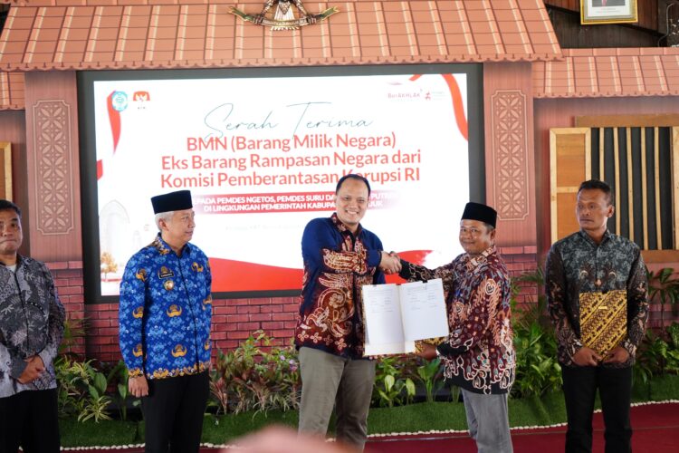 Terima Barang Milik Negara Eks Barang Rampasan Negara dari KPK RI,  Pj Bupati Handoko sampaikan semua untuk Kesejahteraan Masyarakat Nganjuk