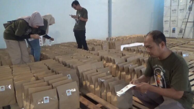 KPU Tulungagung Packing Logistik Pilkada
