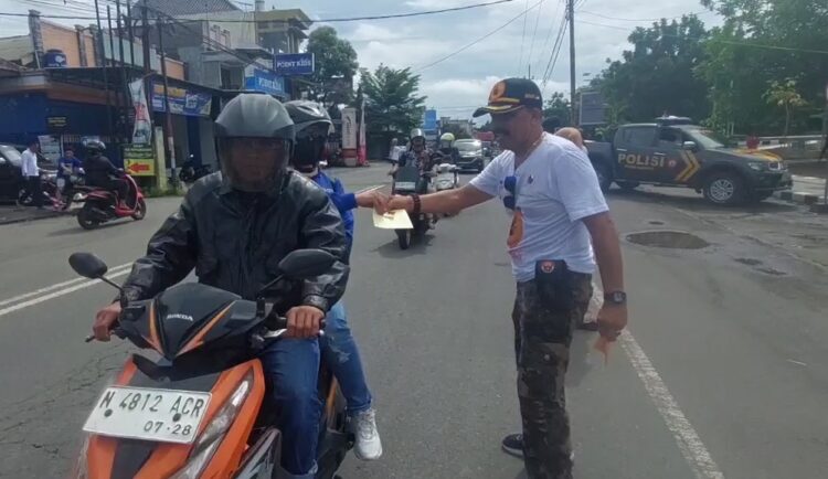 Puluhan Tim Saber Pungli Sosialisasikan Bahaya Pungli di Blitar