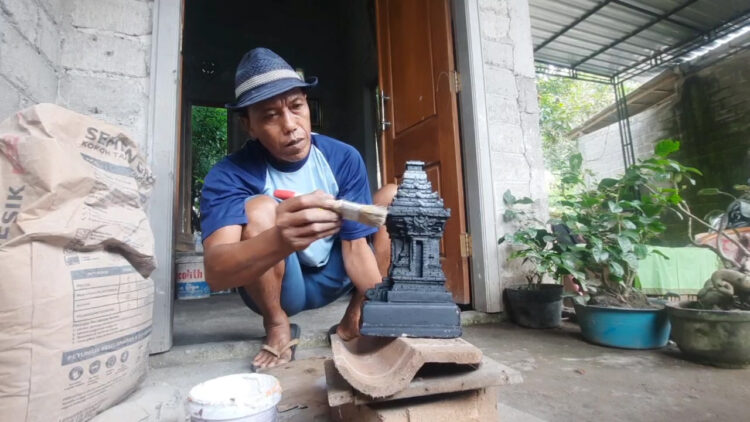 Ahmad Redam Sunalis: Pengrajin Miniatur dari Abu Sampah dan Pejuang Lingkungan