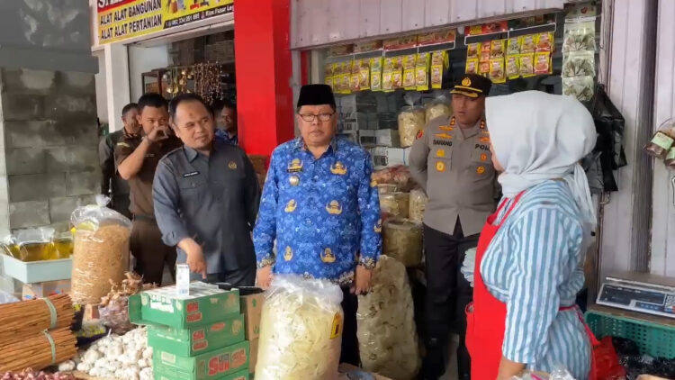 Jelang Natal, Kapolres Blitar Bersama Forkopimda Sidak Pasar Tradisional Dan Modern Kota Blitar