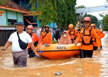 3 Kecamatan di Trenggalek Terdampak Banjir, Evakuasi Warga Menggunakan Perahu Karet
