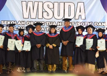 Wisuda SOTH Kecamatan Mojoroto, Pj Wali Kota Kediri Tekankan Ayah Turut Aktif Terlibat Pola Pengasuhan Anak