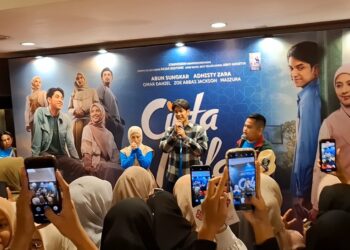 Pemeran Film Cinta Dalam Ikhlas Disambut Antusias Penggemar Film di Kota Kediri
