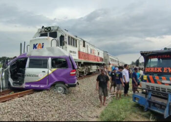 Pulang Mengantarkan Jenazah, Ambulan Tertabrak Kereta Api, Sopir Mobil Ambulan Meninggal