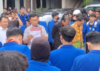 Tuntut Pembangunan Gedung, Ratusan Mahasiswa UNP Unjuk Rasa 